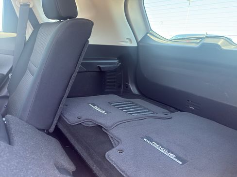 Used 2018 Nissan Rogue SV AWD/4WD image 34