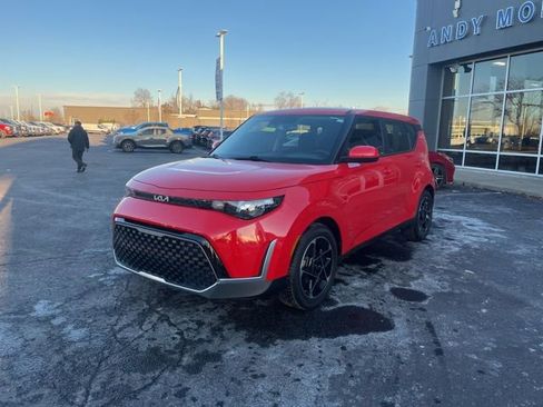 Used 2023 Kia Soul EX image 2