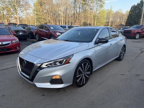 Used 2020 Nissan Altima 2.5 SR w/ Premium Package image 1