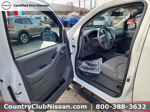 Certified 2020 Nissan Frontier SV w/ Midnight Edition Floor Mats image 10