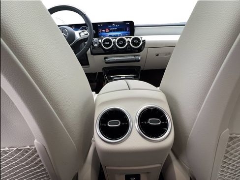Used 2025 Mercedes-Benz CLA 250 image 38