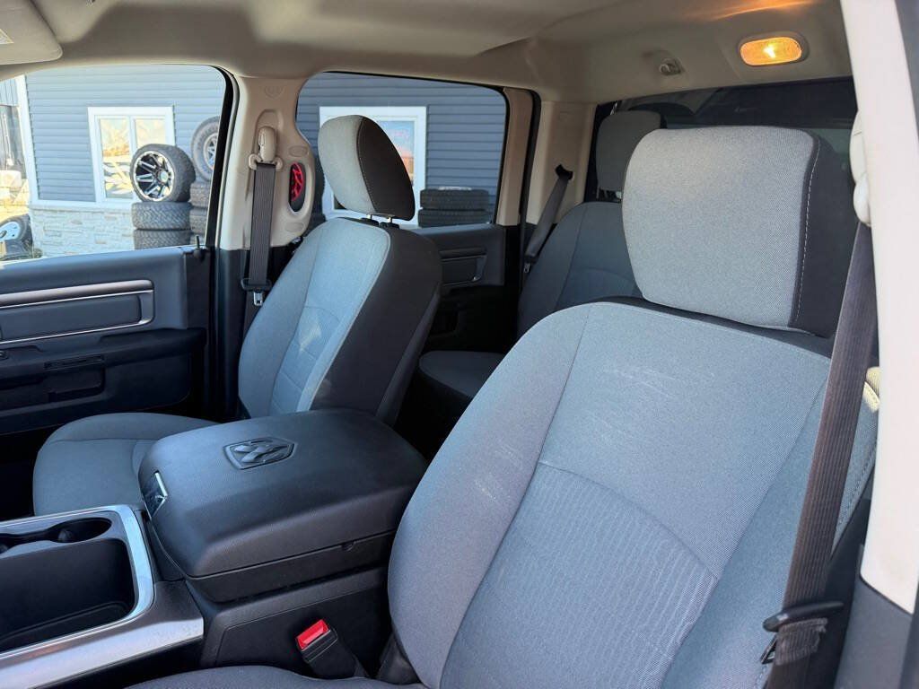 Used 2022 RAM 1500 Classic SLT w/ Electronics Convenience Group AWD/4WD image 16
