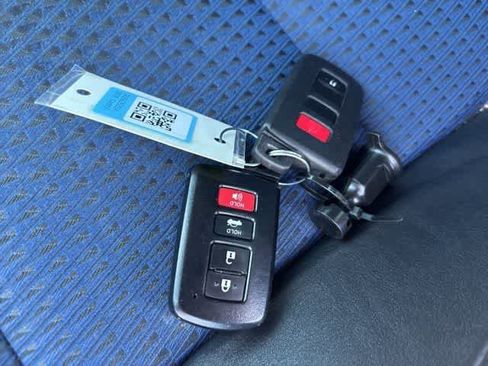 Used 2016 Toyota Camry SE image 24