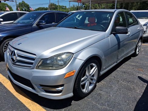 Used 2013 Mercedes-Benz C 250 Sedan image 2