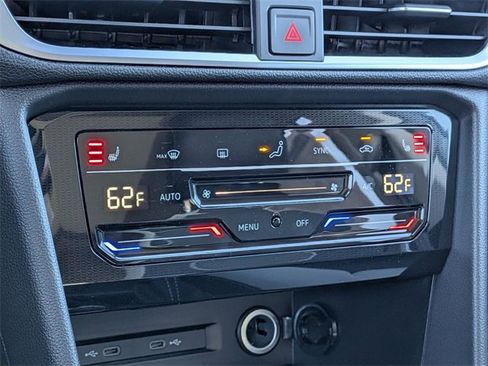 New 2026 Volkswagen Taos SE image 20