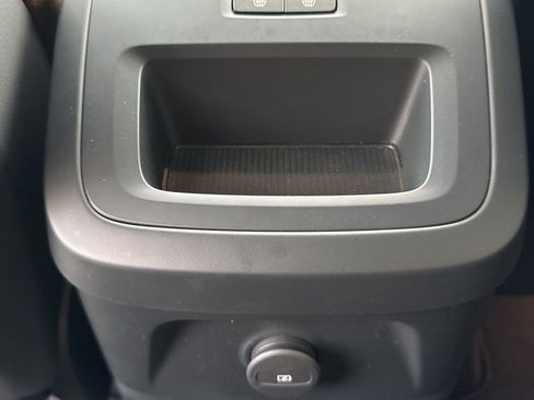 Used 2024 Volvo XC60 T8 Plus w/ Protection Package Premier image 17