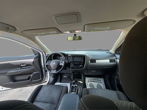 Used 2016 Mitsubishi Outlander SE AWD/4WD image 23