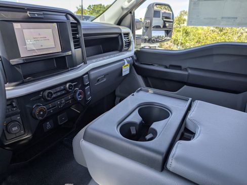 New 2025 Ford F550 4x4 Regular Cab Super Duty image 29