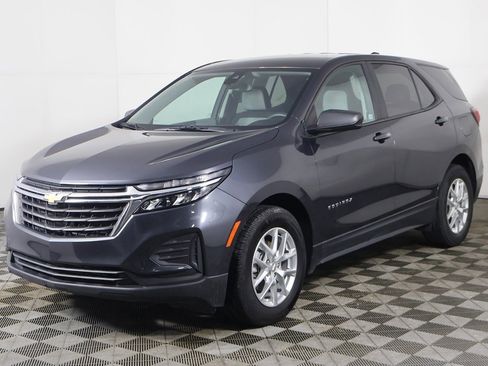Used 2022 Chevrolet Equinox LS w/ LS Convenience Package image 6
