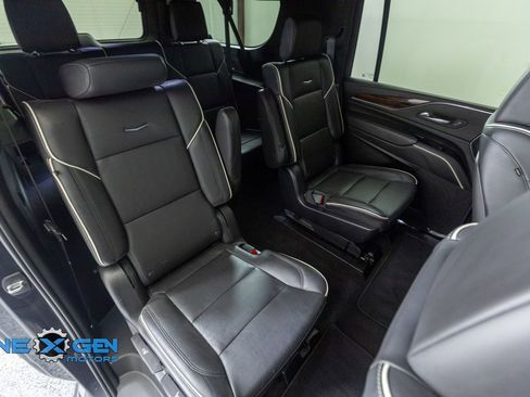 Used 2022 Cadillac Escalade ESV Premium Luxury image 40