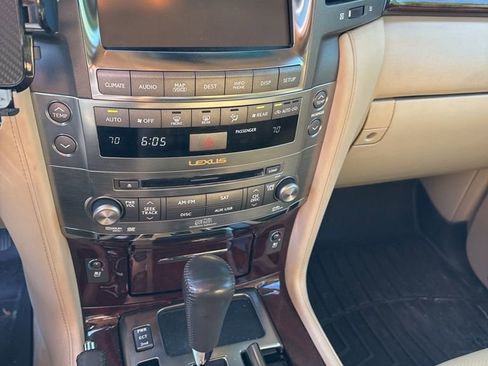 Used 2011 Lexus LX 570 4WD w/ Luxury Pkg image 7