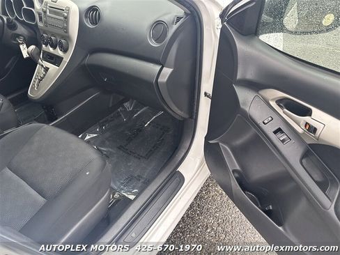 Used 2010 Toyota Matrix S image 9