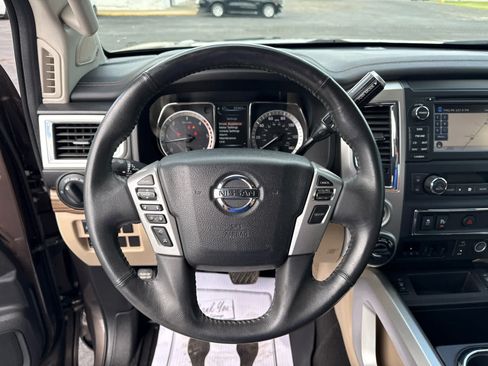 Used 2017 Nissan Titan SL AWD/4WD image 9