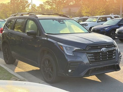 Used 2025 Subaru Ascent Onyx Edition image 3