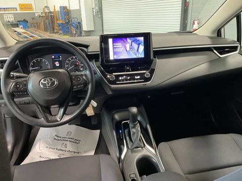 Used 2023 Toyota Corolla LE FWD image 12