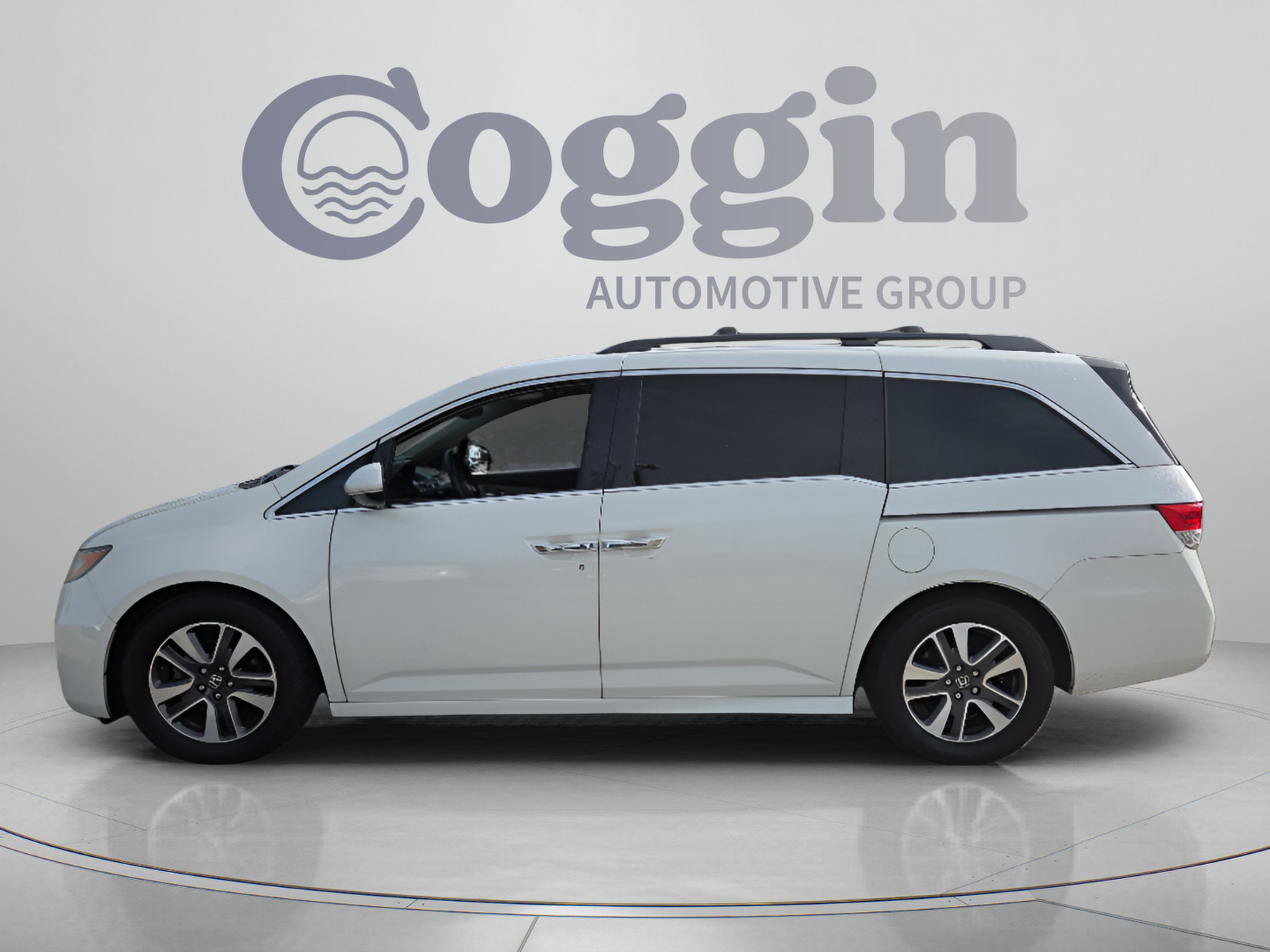 Used 2016 Honda Odyssey Touring Elite image 2