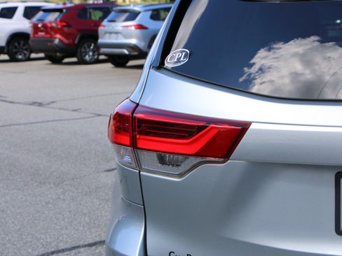 Used 2018 Toyota Highlander XLE FWD image 6