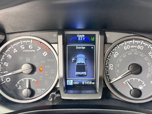 Used 2022 Toyota Tacoma TRD Off-Road AWD/4WD image 19