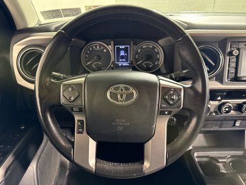 Used 2017 Toyota Tacoma SR5 w/ Exterior Package AWD/4WD image 20