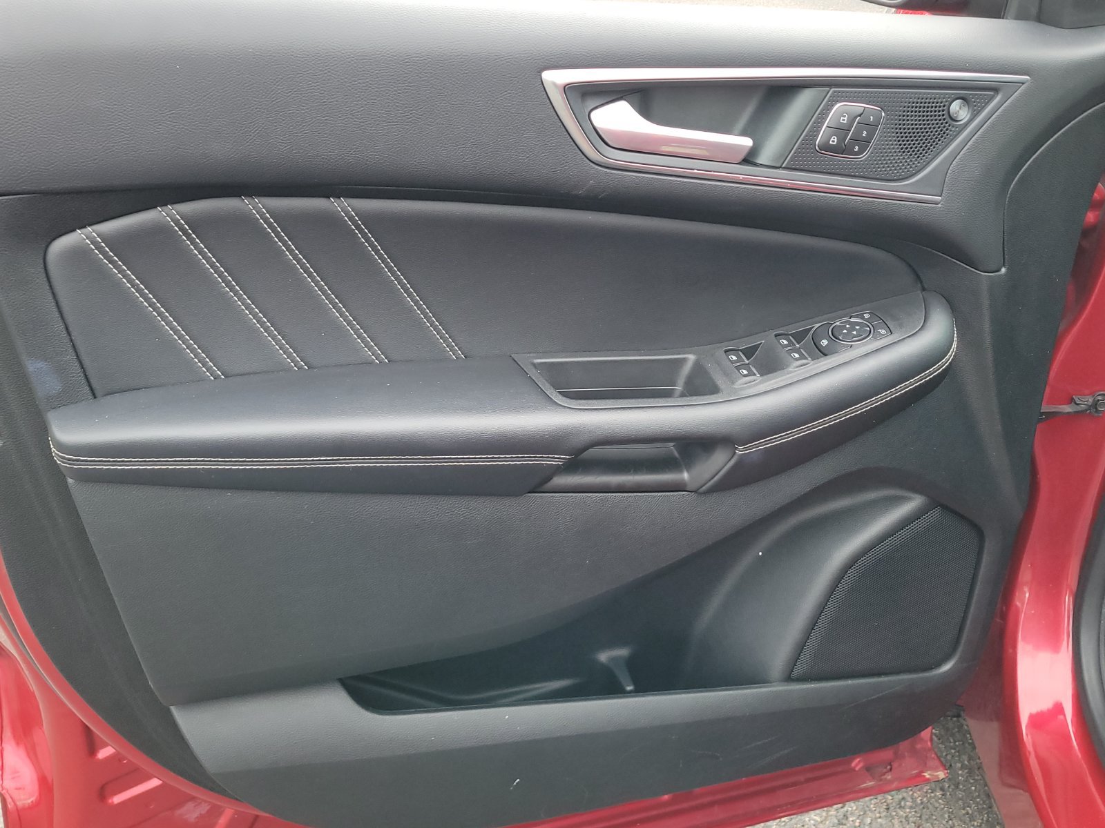Used 2022 Ford Edge ST AWD/4WD image 10