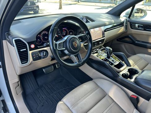Used 2023 Porsche Cayenne S AWD/4WD image 18