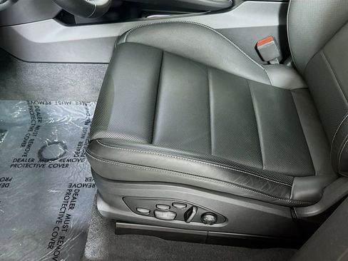 Certified 2024 Porsche Macan Turbo Electric AWD/4WD image 22