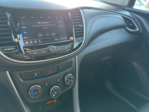 Certified 2022 Chevrolet Trax LT w/ LT Convenience Package image 21