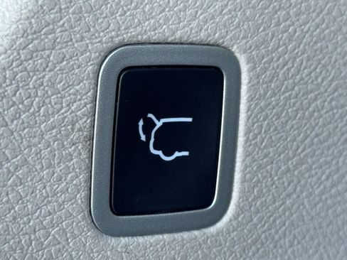 Used 2024 Chrysler Pacifica Touring-L image 26