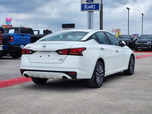 Used 2025 Nissan Altima 2.5 SV w/ SV Premium Package image 5