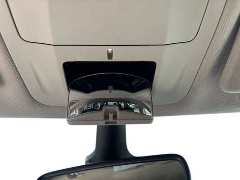 Used 2024 Chrysler Pacifica Touring-L FWD image 20