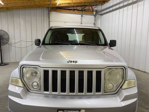 Used 2011 Jeep Liberty Sport AWD/4WD image 2