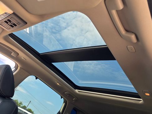 Used 2022 Nissan Rogue SL w/ SL Premium Package image 3