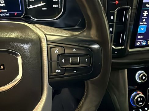 Used 2021 GMC Yukon Denali w/ Denali Premium Package image 32