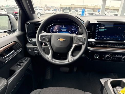 Used 2024 Chevrolet Silverado 1500 LT image 17