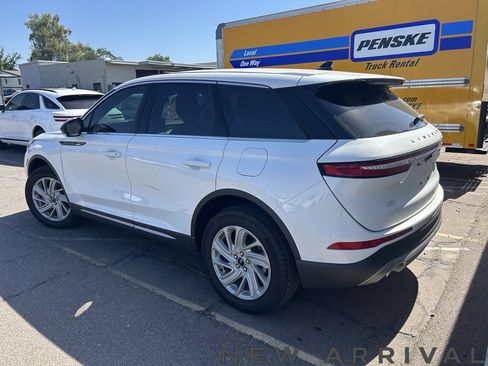 Used 2024 Lincoln Corsair FWD w/ Rear Removable Package Tray image 6