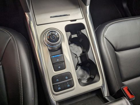 Used 2021 Ford Explorer XLT w/ Equipment Group 202A image 15