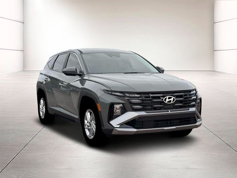 Certified 2026 Hyundai Tucson SE FWD image 11