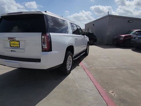 Used 2019 GMC Yukon XL SLT w/ Open Road Package AWD/4WD image 8