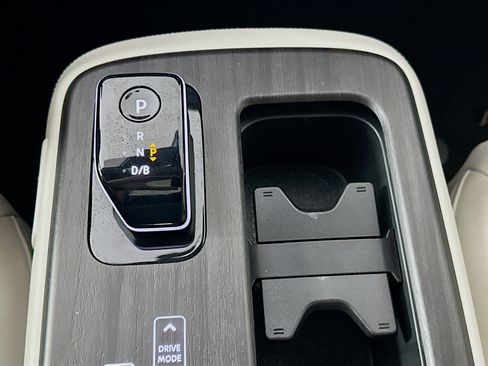 Used 2023 Nissan Ariya FWD image 25