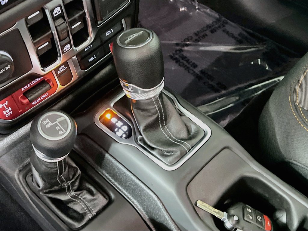 Used 2025 Jeep Gladiator Mojave w/ Convenience Group AWD/4WD image 15