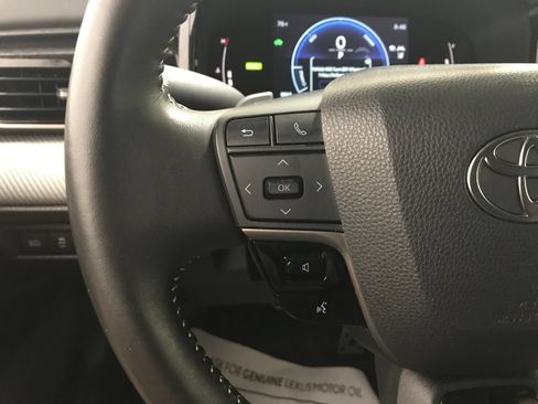 Used 2025 Toyota Camry SE FWD image 18