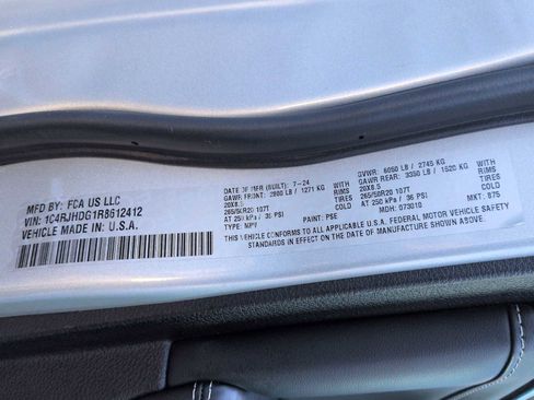 Used 2024 Jeep Grand Cherokee Overland w/ Luxury Tech Group IV image 37