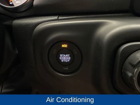 Used 2023 Jeep Gladiator Mojave w/ Cold Weather Group image 13