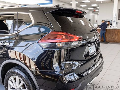 Used 2020 Nissan Rogue SV AWD/4WD image 12