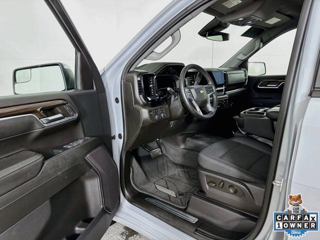 Used 2024 Chevrolet Silverado 1500 LT AWD/4WD image 3