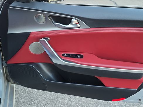 Used 2020 Kia Stinger GT1 image 32