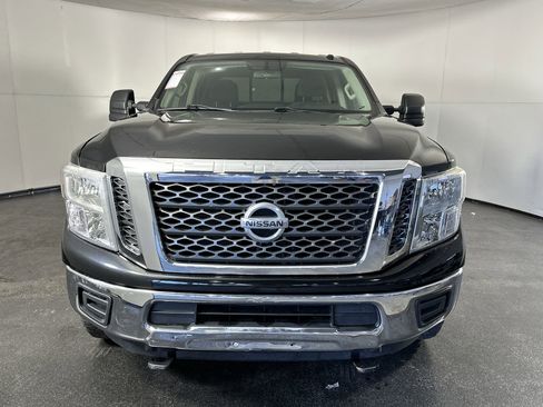 Used 2018 Nissan Titan SV image 4