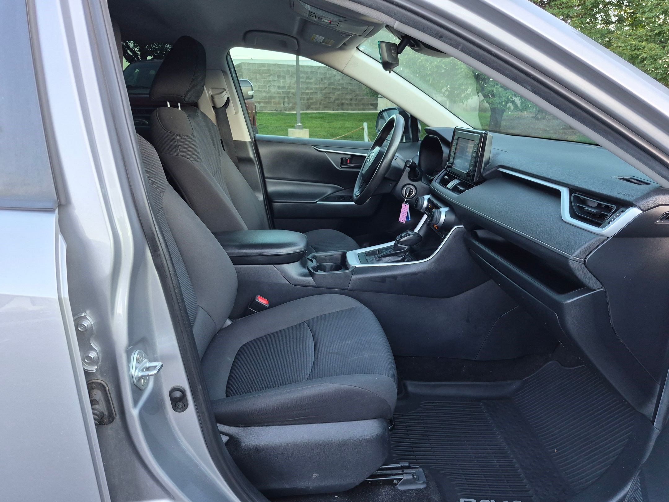 Used 2019 Toyota RAV4 LE w/ All Weather Liner Package AWD/4WD image 31
