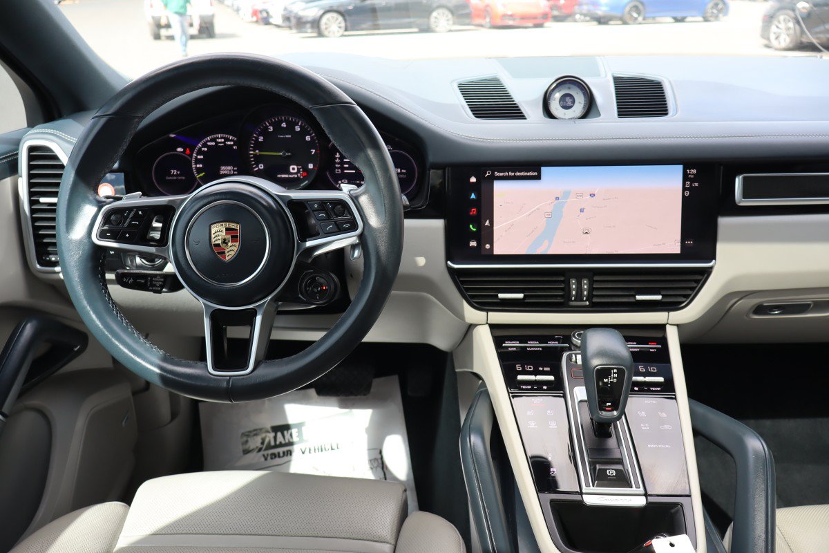 Used 2023 Porsche Cayenne Platinum Edition AWD/4WD image 16
