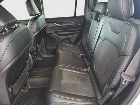 Used 2023 Jeep Grand Cherokee Altitude AWD/4WD image 14